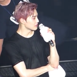 [EXO] 이 짤이 없는 사람과 <b>겸상</b>하지 않겠습니다