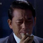 [너무슬프다] <b>매미</b>쫓다가 방충망을 찢었는데