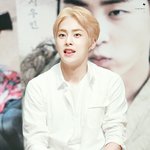 <b>셔츠</b> <b>핏</b>이 설레는 男아이돌들