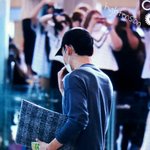 [CHEN] ?????  크러치백 들었어?
