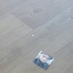 [EXO] 지금 우리집 <b>거실</b> <b>바닥</b>에 나뒹굴고 있는거