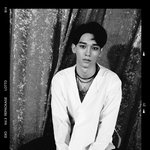 [EXO] 뒤에 커튼있는 애들은 표정이 사납(?)고 커튼 없는 애들은...