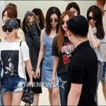 티파니 <b>맨</b> <b>뒤</b>에 숨어서 나오네