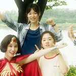 훈훈한 여대생 패션 완성하는 <b>청춘</b>시대 이뿌니들