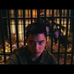 [EXO] 야이거 옆에보니까 <b>철장</b> 하나만 있는거 아닌거같은데