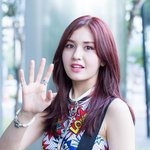 <b>시선</b> 싹쓸이하는 女돌 출근길