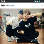 [EXO] 뒤에 문잡고 있는 <b>파란</b> 옷 영뮌찡?