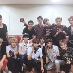 [EXO] 애들도얼마나창피하면 떨어져있니ㅋㅋ