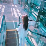 보호<b>본능</b> 자극하는 女돌 뒷모습