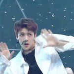 [EXO] 얘 머리<b>색</b> 그래서 무슨<b>색</b>임?