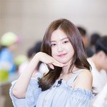 직찍인데 <b>현실감</b> 1도 없는 女돌