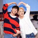 [EXO] 엑소는 배우옆에만 <b>서면</b> 굴욕짤이