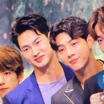 [EXO] 엑소가 배우옆에서 뭔 <b>굴욕</b>? 잘봐둬