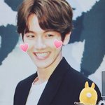 [백현] 본인도 모르게 위아원 포즈나와서 <b>엄지</b>뿅 했는데