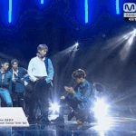 [EXO] 슈 <b>구두</b>닦아주는 백 개귀엽 ㅅㅂ