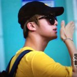 [방탄소년단] <b>석진이</b> 또 손ㅋㅣ슼ㅋㅌㅌ