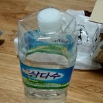 <b>생수</b> 찌그러뜨린 모습