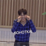 [EXO] 진짜 토나오는 게 안하던 짓하고 진짜 정신 나간거 <b>처럼</b>...