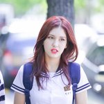 교복입고 출근한 전<b>소미</b>