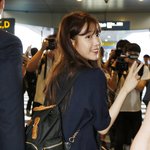 아이유 어제 핵귀염 공항룩