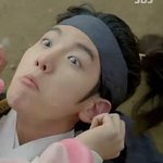 [EXO] <b>어떠</b>케 첨연기인데 표정 대박