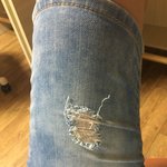 얘들아 소라색 반팔티 <b>무늬</b> 거의 없는거랑 이 바지랑 입으면 이상하냐