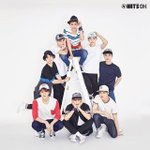 [EXO] 환한 <b>미소</b>와 함께 서있는