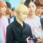 [세븐틴] ㅋㅋㅋ<b>이지훈</b> 폰케이스 받았나봐
