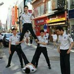 [EXO] 경찰서 바닥과 <b>니</b>무릎 딥키스할<b>날</b> 얼마 안남음