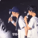 [CHEN] 김형제 룸메 라서 <b>행동</b>도 똑같아 ㅋㅋㅋ