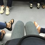 대구 지하철 승객여러분 다리좀 꼬지마세요