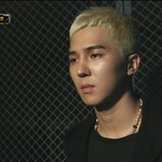 [댓글부탁해] 현시각 차트 <b>확인</b>한 송민호.jpg