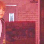 [방탄소년단] 창문에 사람 비치는 사진 <b>밝기</b> 조절을 해봤다.