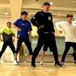 [EXO] 이춤보니까 제발 사랑해 사랑해 사랑해 <b>생각난다</b>