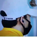 [CHEN] 공항에서 종대가 쓰고 있는 <b>야구모자</b>