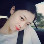 [댓글부탁해] 나 발등 태연 형광등 킨 사진 정도로 하얀데