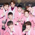 [EXO] 핑크수트 <b>존예</b>