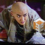 [EXO] <b>판판</b>이는 경계하는 중국눈빛으로 나타났다