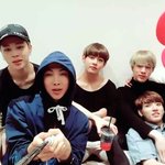 [방탄소년단] 얘복근만<b>지고</b>있는거니.