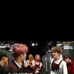 <b>뒤</b>에 여<b>돌</b> 수호 ㅈㄴ쳐다보네