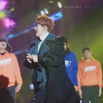 [EXO] 이거 다리 <b>포토샵</b>한거임?조카 왜이래