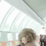 [EXO] 민석이 이러고 다녔나<b>보네</b>ㅋㅋㅋ