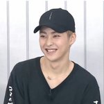 [시우민] 이 목걸이 갖고싶다아