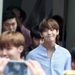[방탄소년단] 아..<b>잠시</b>만요 <b>저</b> 청심환좀.. ㄴ..너무떨려서..