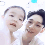 [EXO] <b>시</b>1발 이거 핸드폰 바닥에 놓고 <b>엄마</b>랑 영상통화 하는...