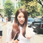 흰 블라우스에 <b>증폭</b>된 여성스러움