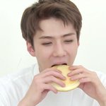 [EXO] 세훈아 누가 700원짜리 빵 먹으래
