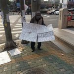 용역사장 생산직 파견<b>업체</b>에 임금 체불당하신 할아버지의 1인 시위