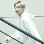 [시우민] 요정님 지나가시와요! 길을 비키시와요!!