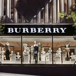 버버리 컬렉션 아이템들을 서울플래그십스토어에서 만나보아요